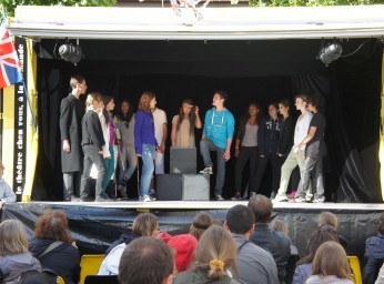 Romeo and Juliet, Street Shows in St Acheul